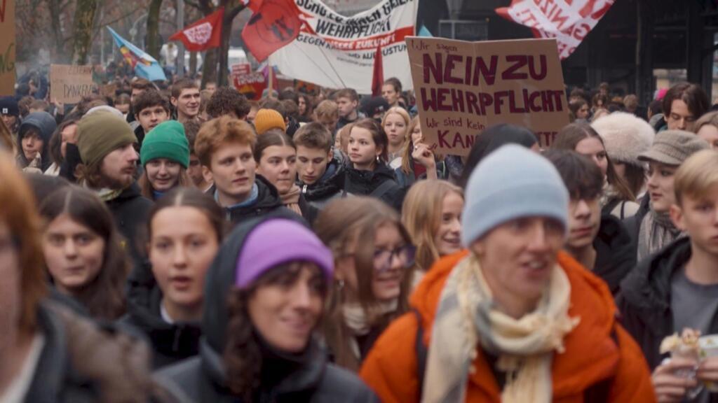 Germany's youth opposed to return of military service