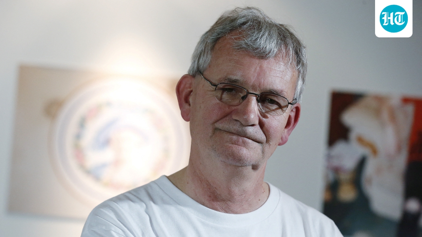 Renowned British documentary photographer Martin Parr dies at 73