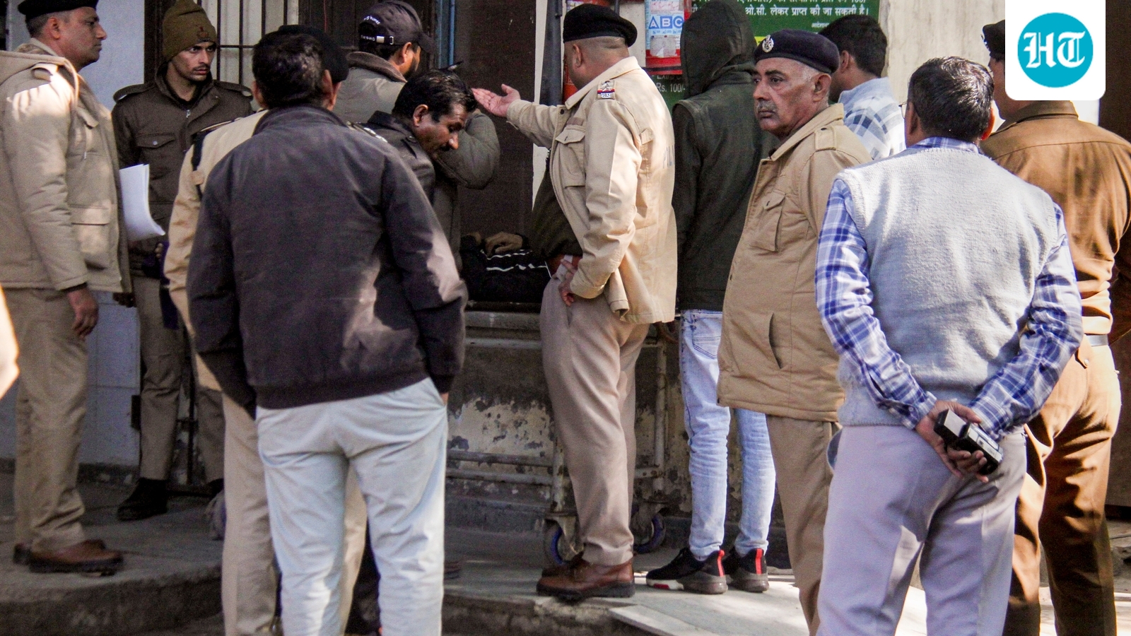 MP: Thief hides in pond for 5 hours after stealing woman's purse, lotus stem likely helped him breathe