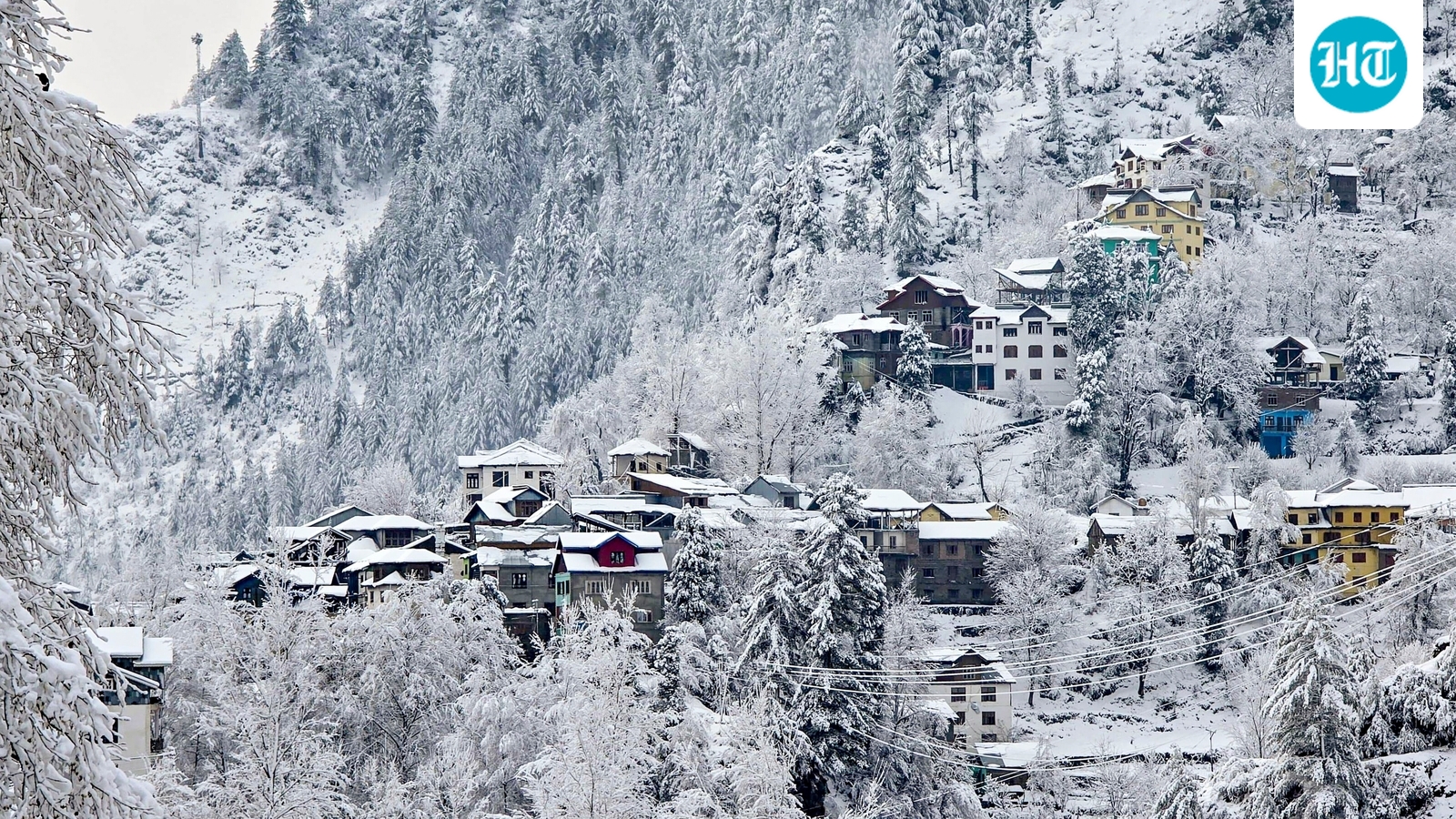 Heavy snowfall continues in J&K's Doda, residents advised to stay indoors