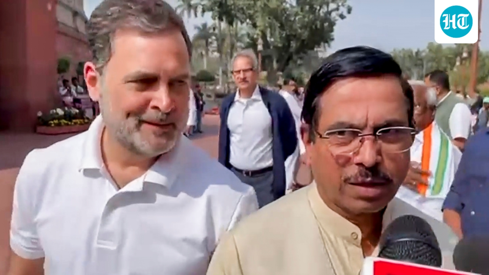 ‘Let's do it together’ : Rahul's cheeky infiltration, ministers walk away | Watch