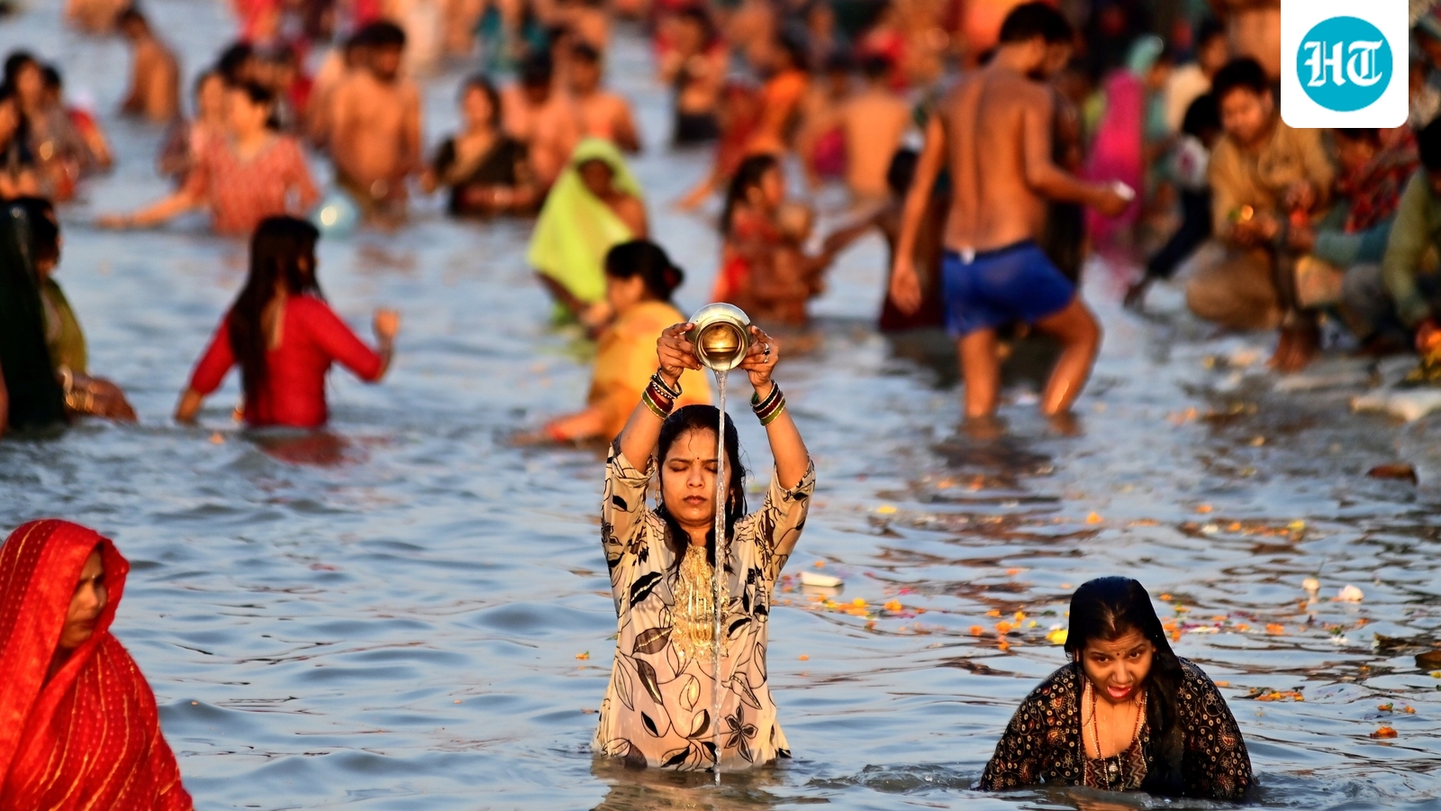 Mahashivratri rush begins at dawn in Prayagraj, 10 lakh devotees throng Sangam ghats | Watch