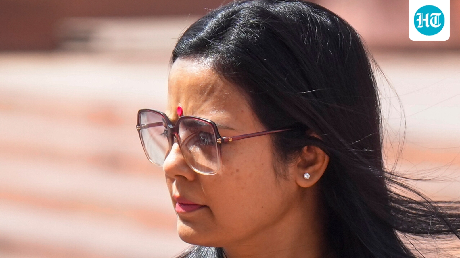 Mahua Moitra with Mamata amid TMC implosion, flays 'traitors with yellow-stained pants', targets Pathan with a Shah jibe