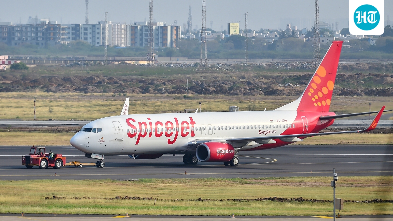 Couple returning from Haj to Srinagar win  ₹62k from SpiceJet after boarding denied, luggage delayed
