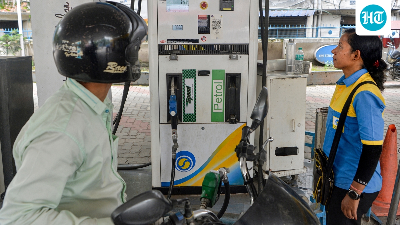 Petrol, Diesel Price Today LIVE Updates: Mallikarjun Kharge accuses PM Modi of 'looting public' after fourth price hike