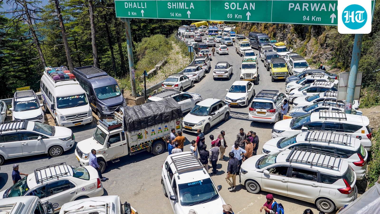 Himachal Pradesh's Kullu witnesses heavy traffic congestion amid tourist influx