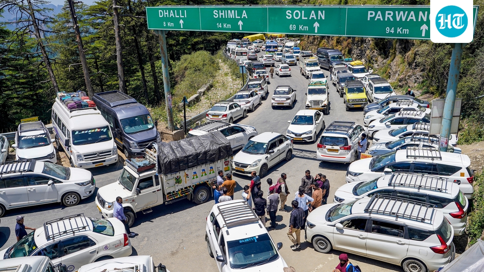 Hill station rush: Police adopts 5-point traffic plan as 15 lakh vehicles enter Shimla in 45 days