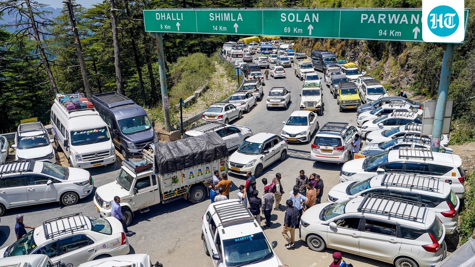 Shimla advocates' road blockade triggers congestion, commuters left stranded