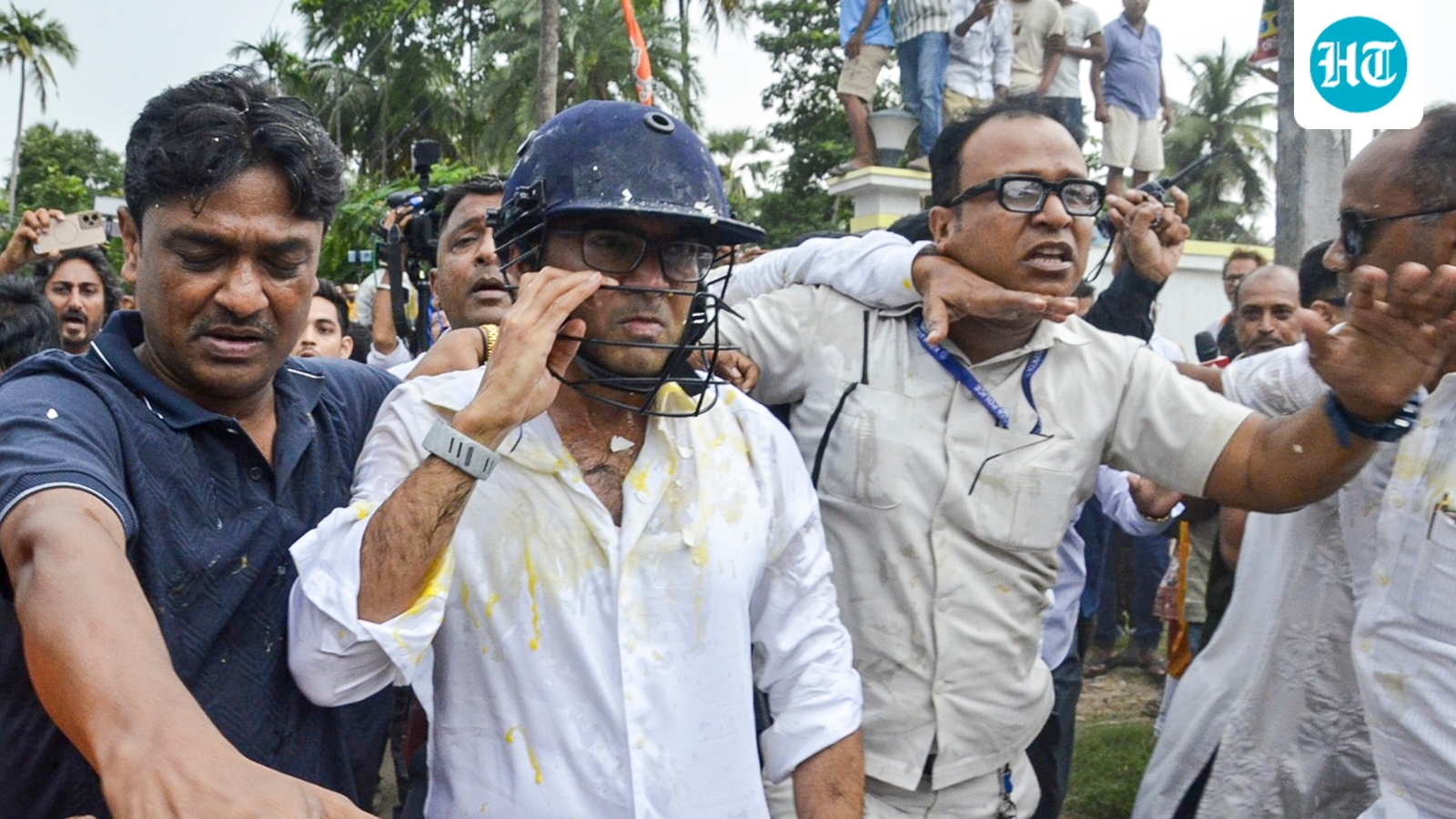 5 arrested, 2 detained for heckling TMC MP Abhishek Banerjee in Bengal's Sonarpur
