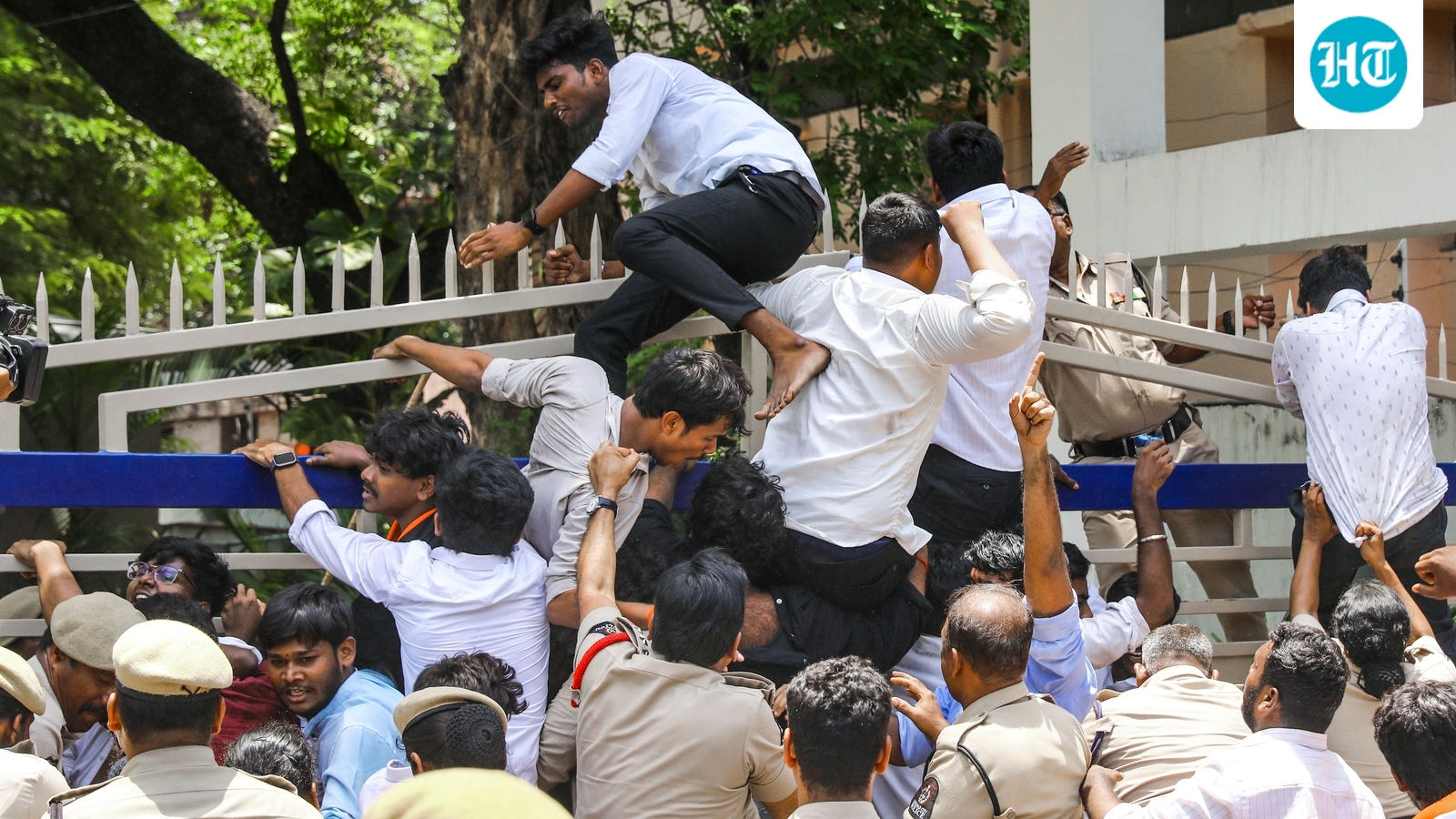 ABVP, police clash during protest over fee hike at Himachal Pradesh University