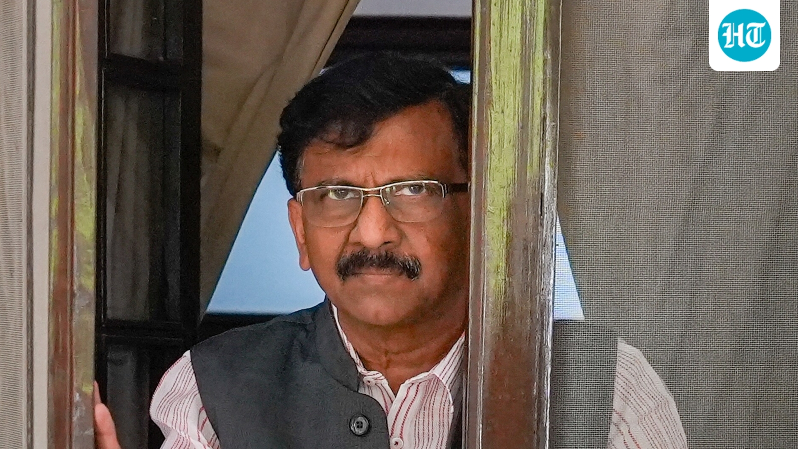 Rebellion crisis LIVE: Sanjay Raut alleges rebel Sena (UBT) MPs poached with extra  ₹10 crore, BJP denies role