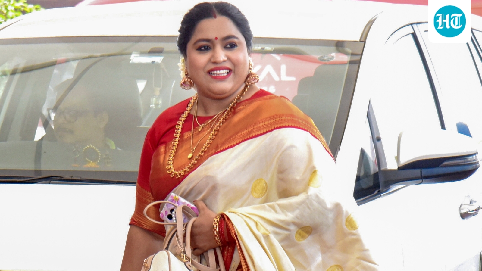 Crisis in AMMA: Actors Mallika Sukumaran among 17 members to resign after Shwetha Menon's exit