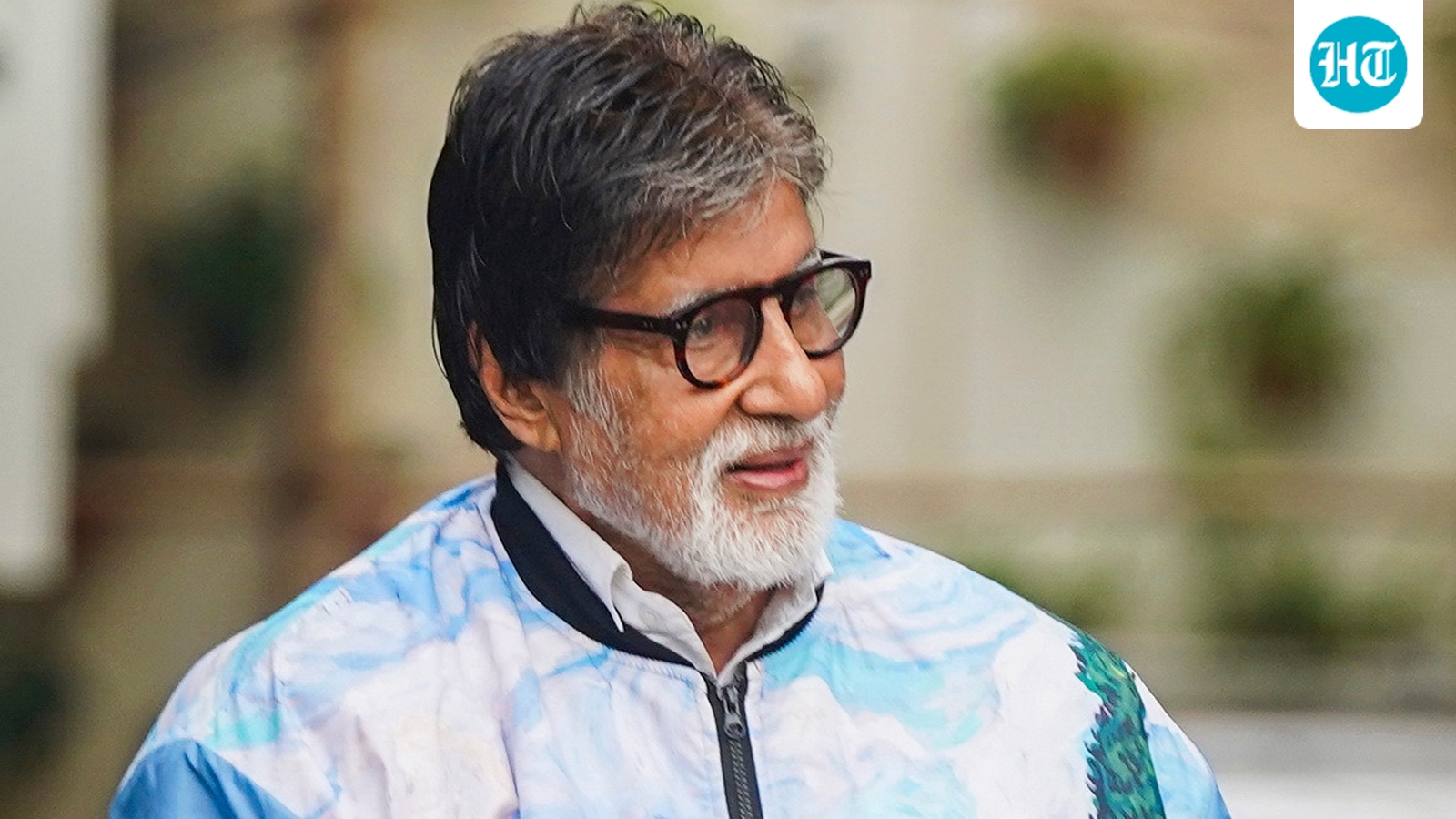 Amitabh Bachchan ‘regrettably’ takes a break from meeting fans outside Jalsa for this reason