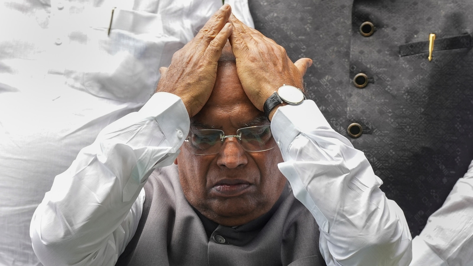 'Can't even blame Congress': Mallikarjun Kharge jibes at Modi on Trump tariffs, ‘policy disaster'