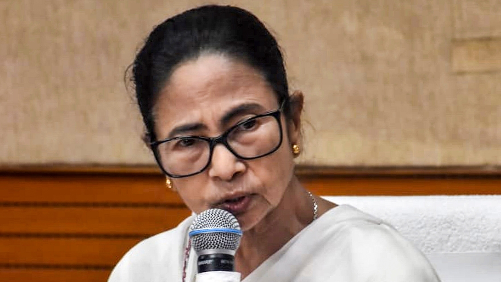 Durgapur rape victim's father apologises to ‘mother-like’ Mamata Banerjee after ‘Aurangzeb rule’ remark