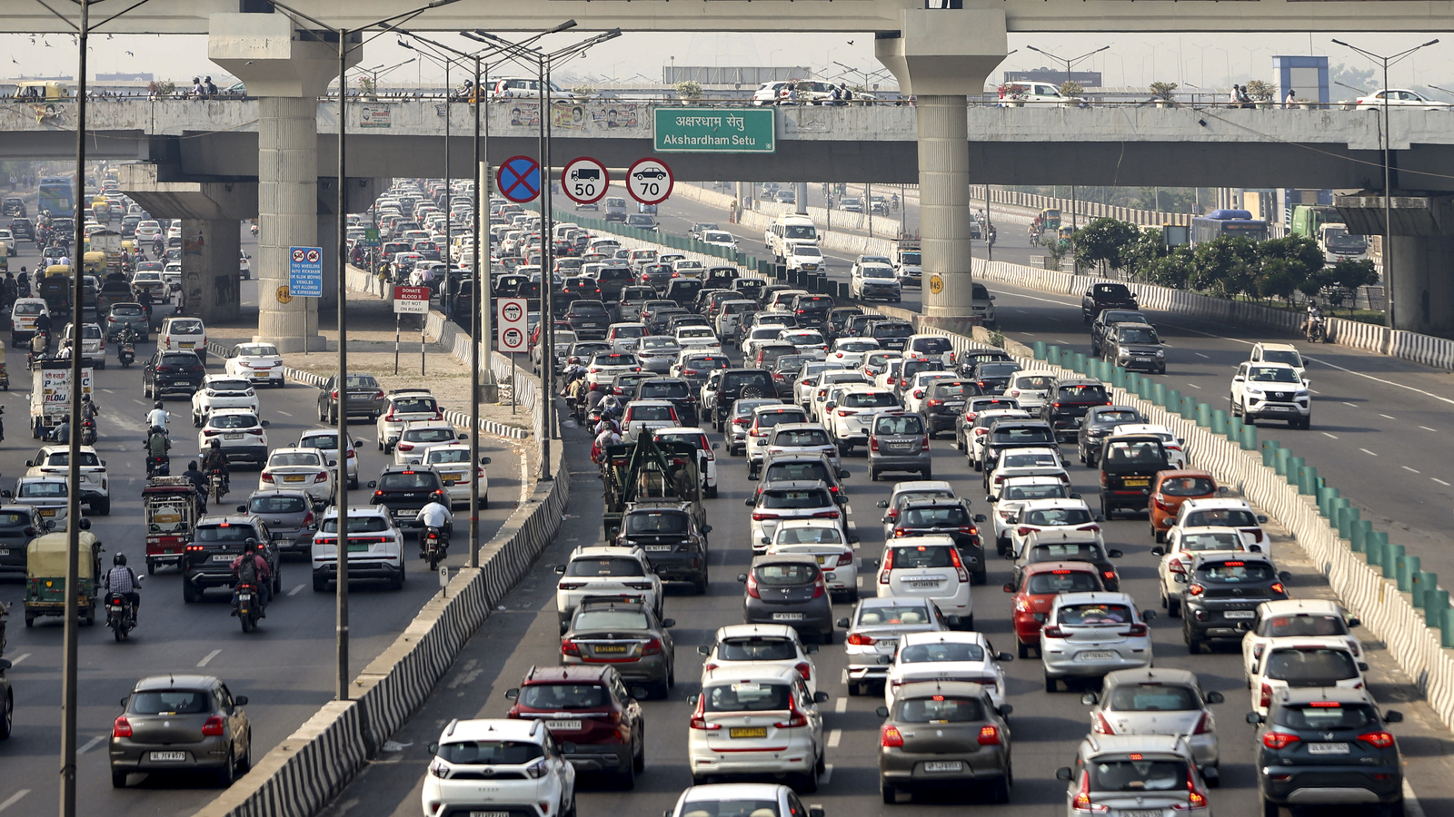 Ban on entry of BS-III goods vehicles from today in Delhi | Who's allowed, who isn't