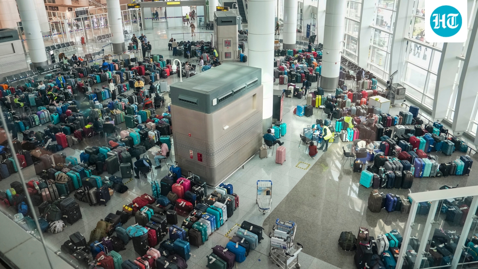 IndiGo flight cancellations live updates: Over 400 flights cancelled, aviation minister blames crew rostering issues