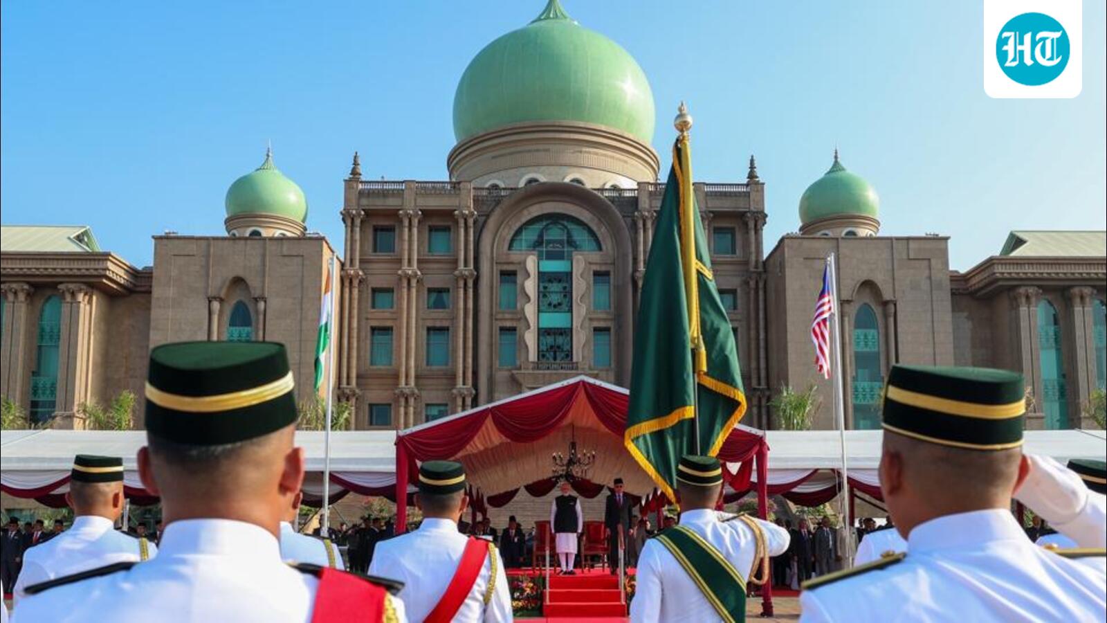 PM Modi interacts with industry leaders, representatives of Indian diaspora in Malaysia