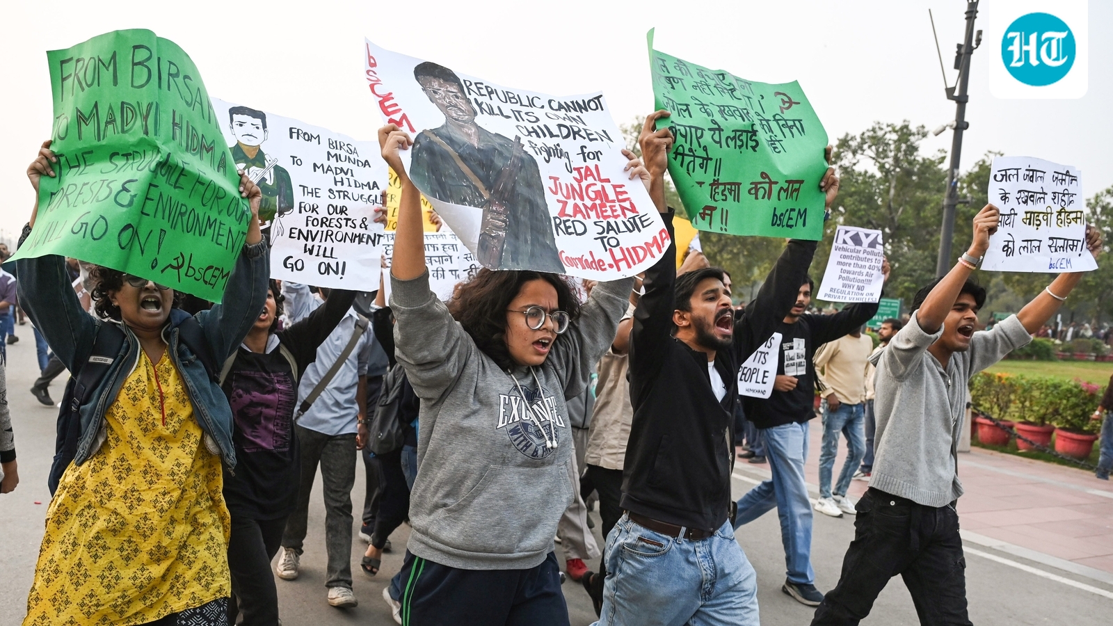Fresh protests at India Gate over rising air pollution in Delhi | Watch