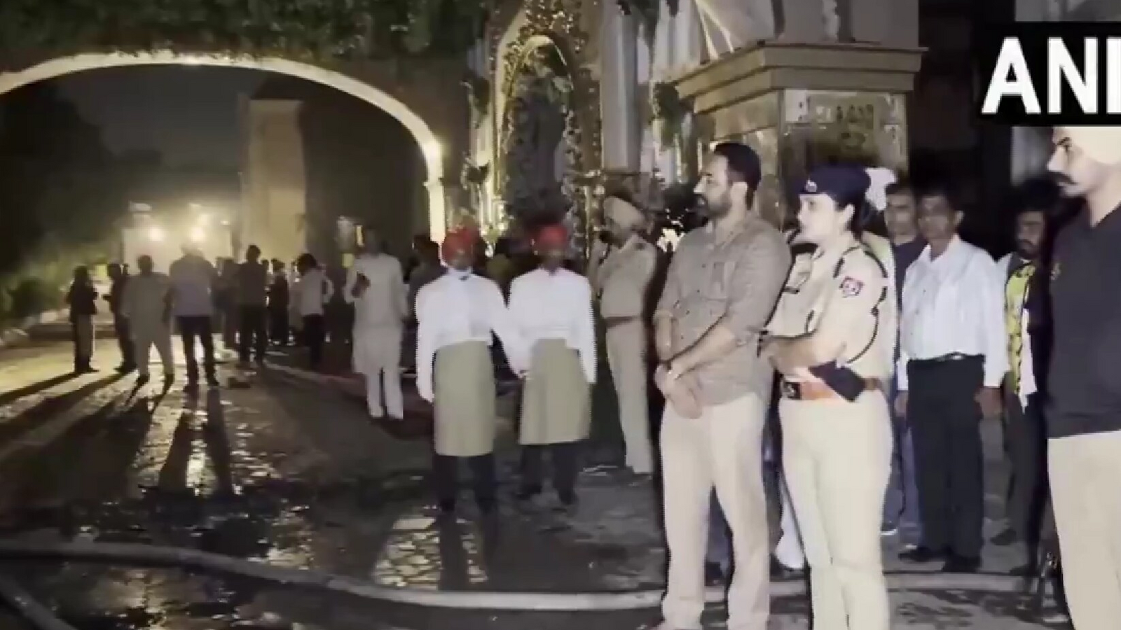 Video surfaces after massive fire at Punjab banquet hall during wedding | Watch
