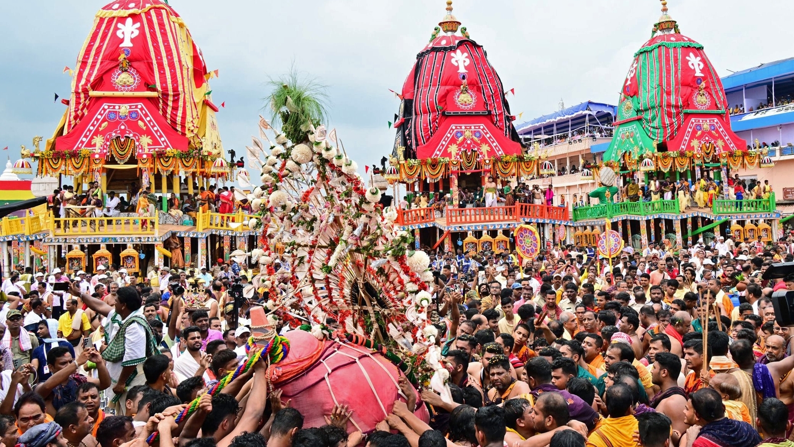 3 women on way to Puri's Rath Yatra die in road accident