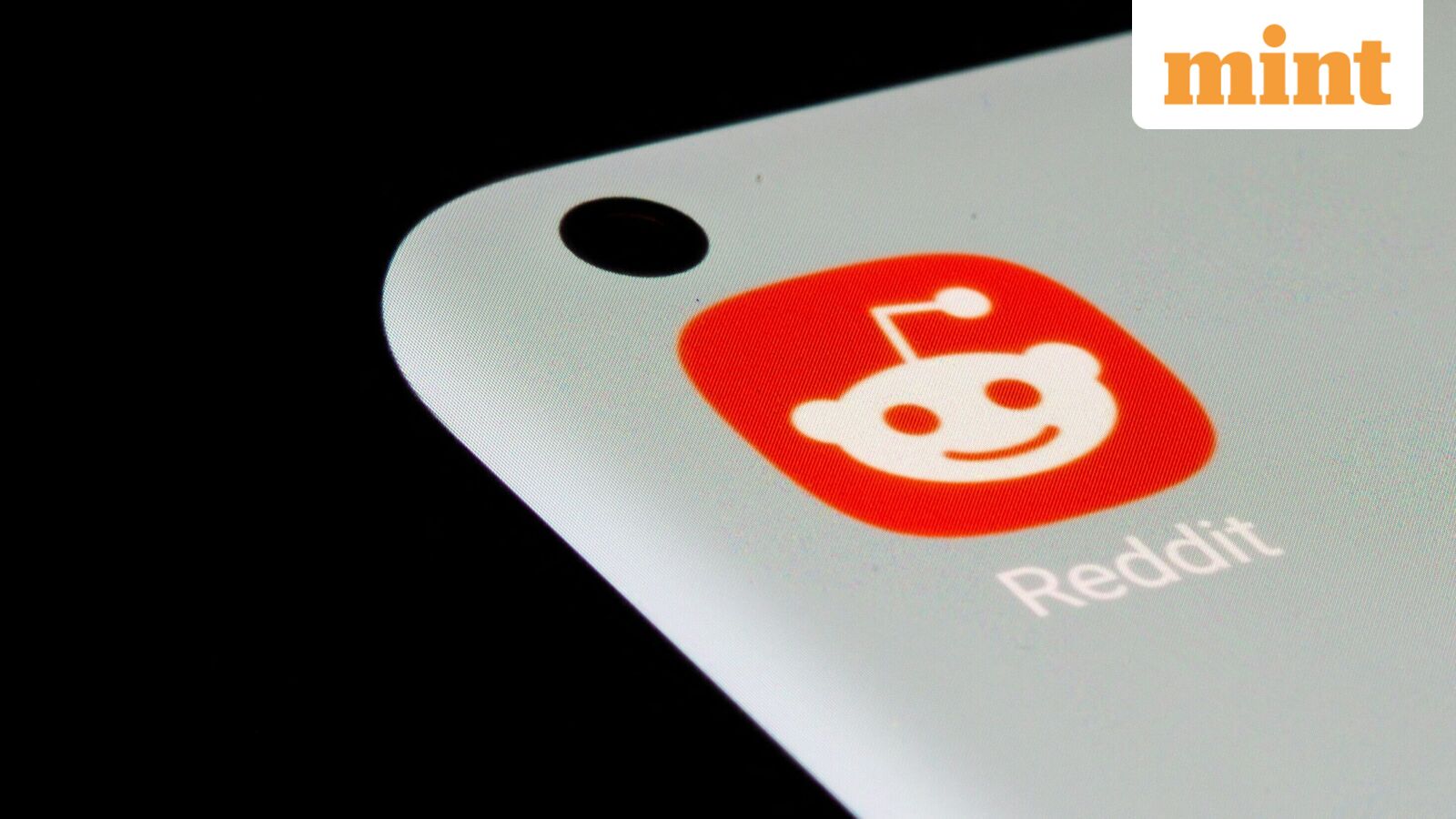 Reddit down: Hundreds of users report outage globally - Check current status here