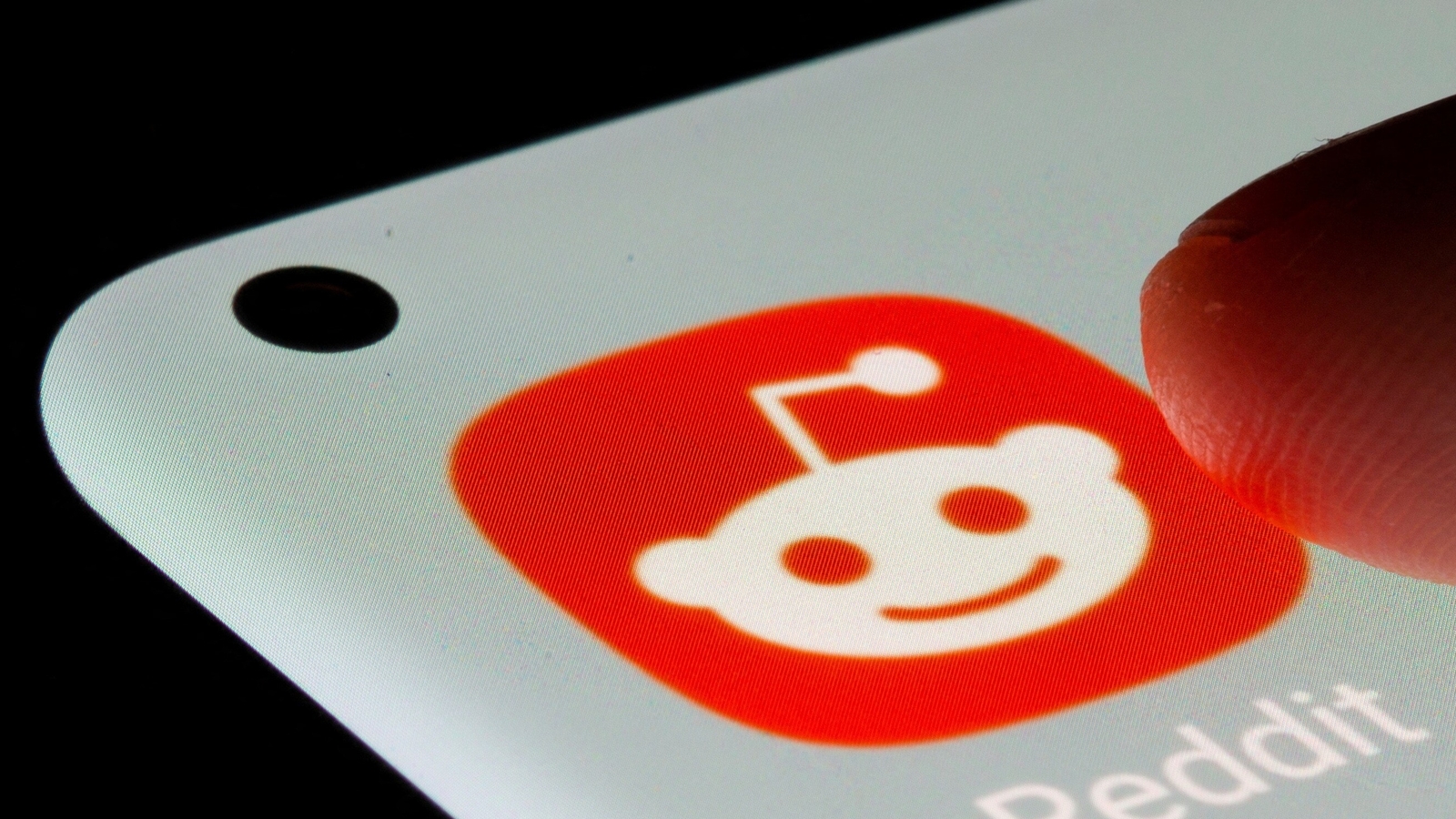 Reddit down? Users say app and website are not working; 'another outage?'