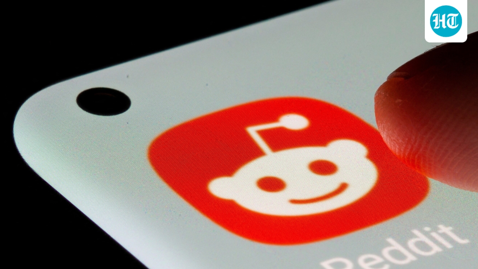 Is Reddit down? Thousands report report issues amid widespread outages