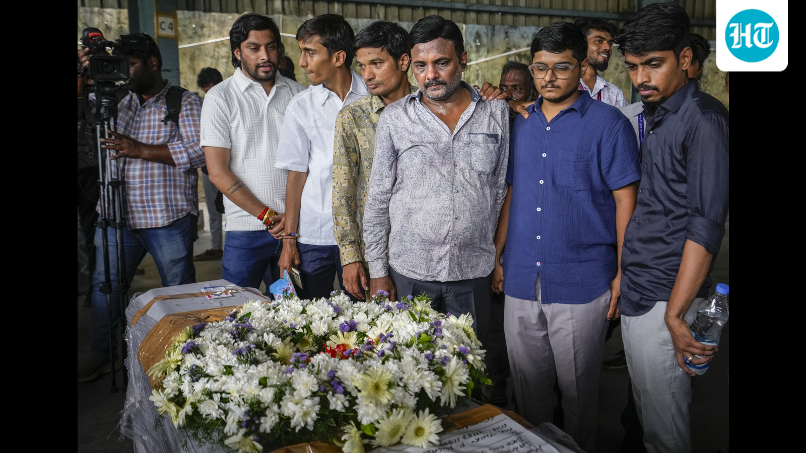 Vietnam boat tragedy: Victims’ kin bid final adieu