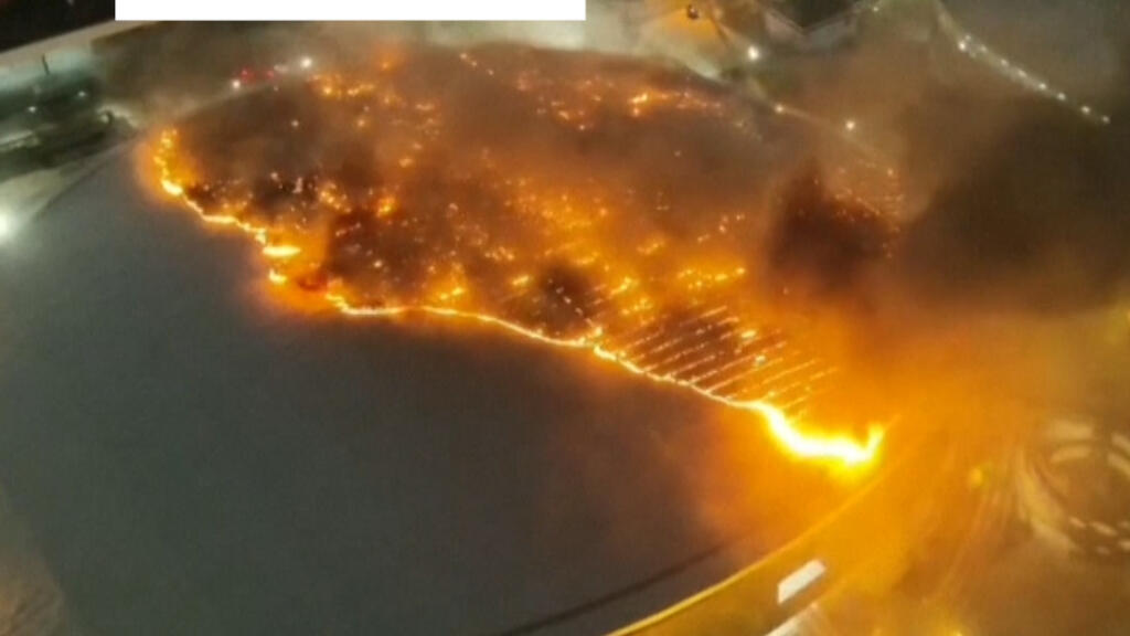 Massive #fire tears through roof of #Rio stadium