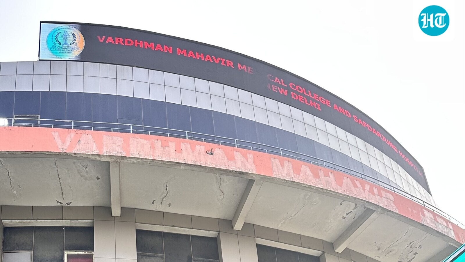 Delhi horror: Woman pours boiling oil, chillies on husband, threatens 'agar shor machaya…'