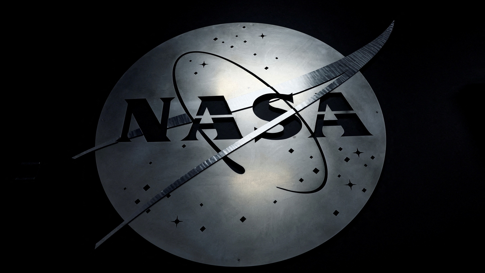 Van Allen Probe A: 1,300-pound NASA satellite set to crash on Earth after 14-yr in orbit; Is there a risk of being hit?