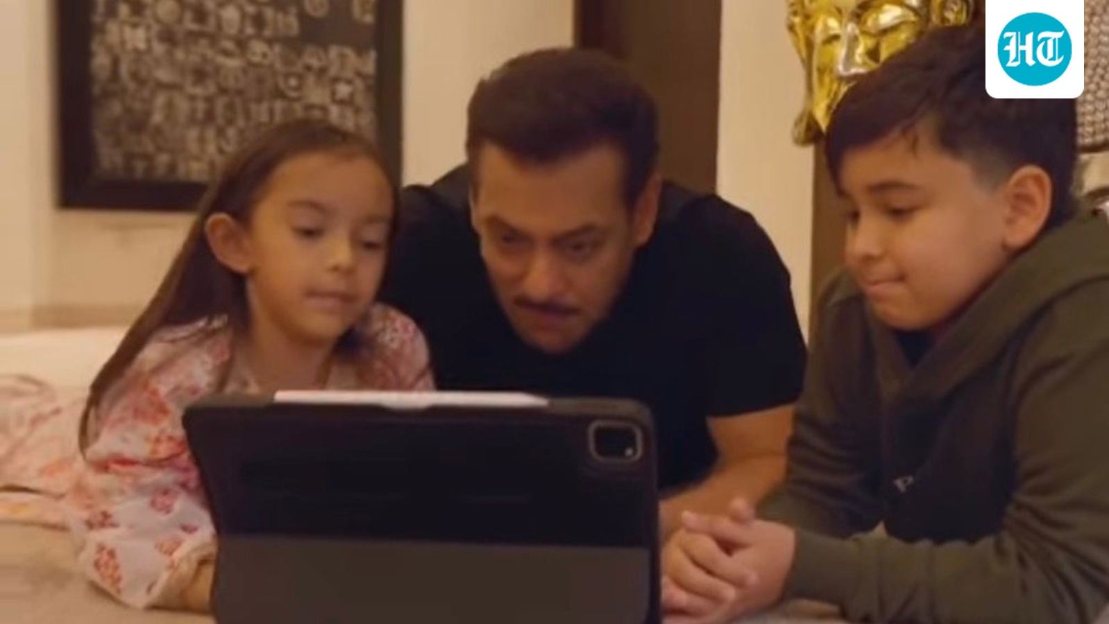 Salman Khan celebrates Republic Day with nephew Ahil and niece Ayat as he hums Battle of Galwan song Maatrubhoomi. Watch