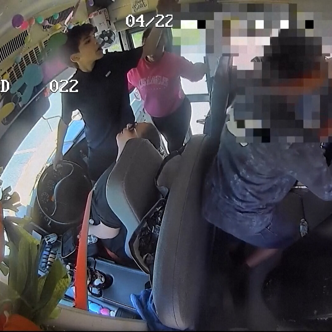 Mississippi Middle School Students Avert Bus Crash After Driver Loses Control