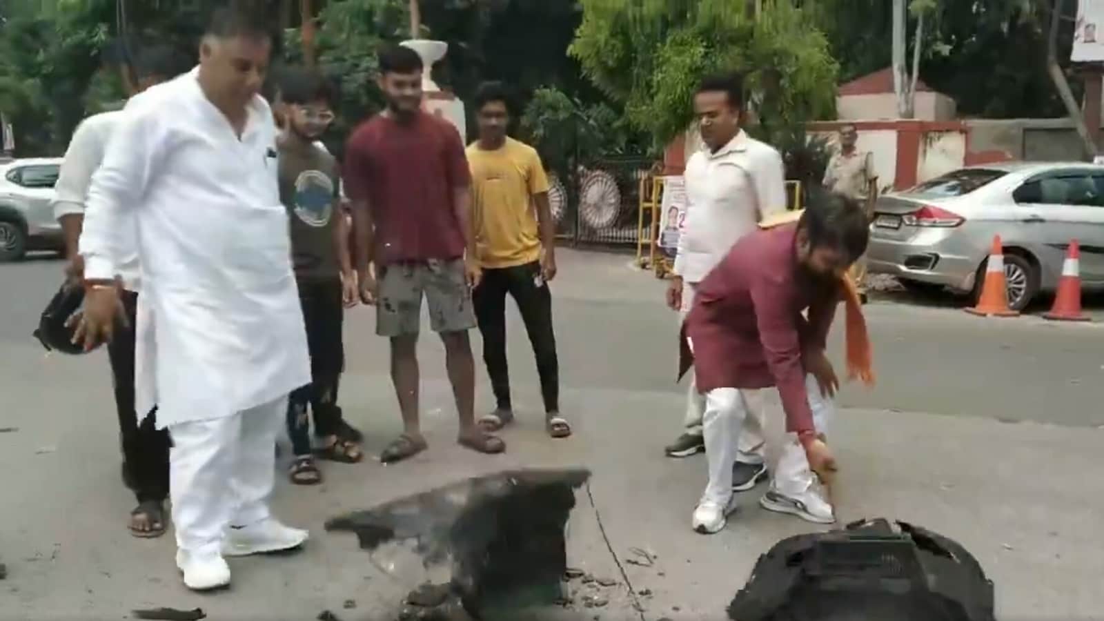 ‘Nahi dekhenge cricket’: Right-wing group raises anti-Pak slogan, break TV sets to protest India-Pak match