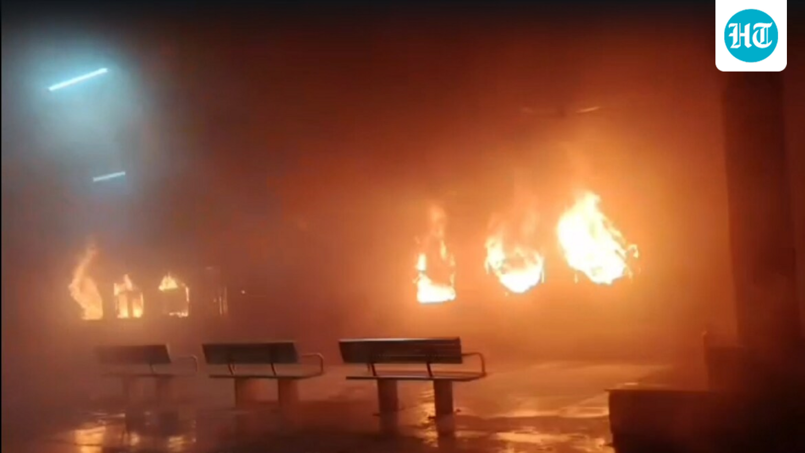 One dead as two bogies of Tata Nagar-Ernakulam Express catch fire in Andhra Pradesh