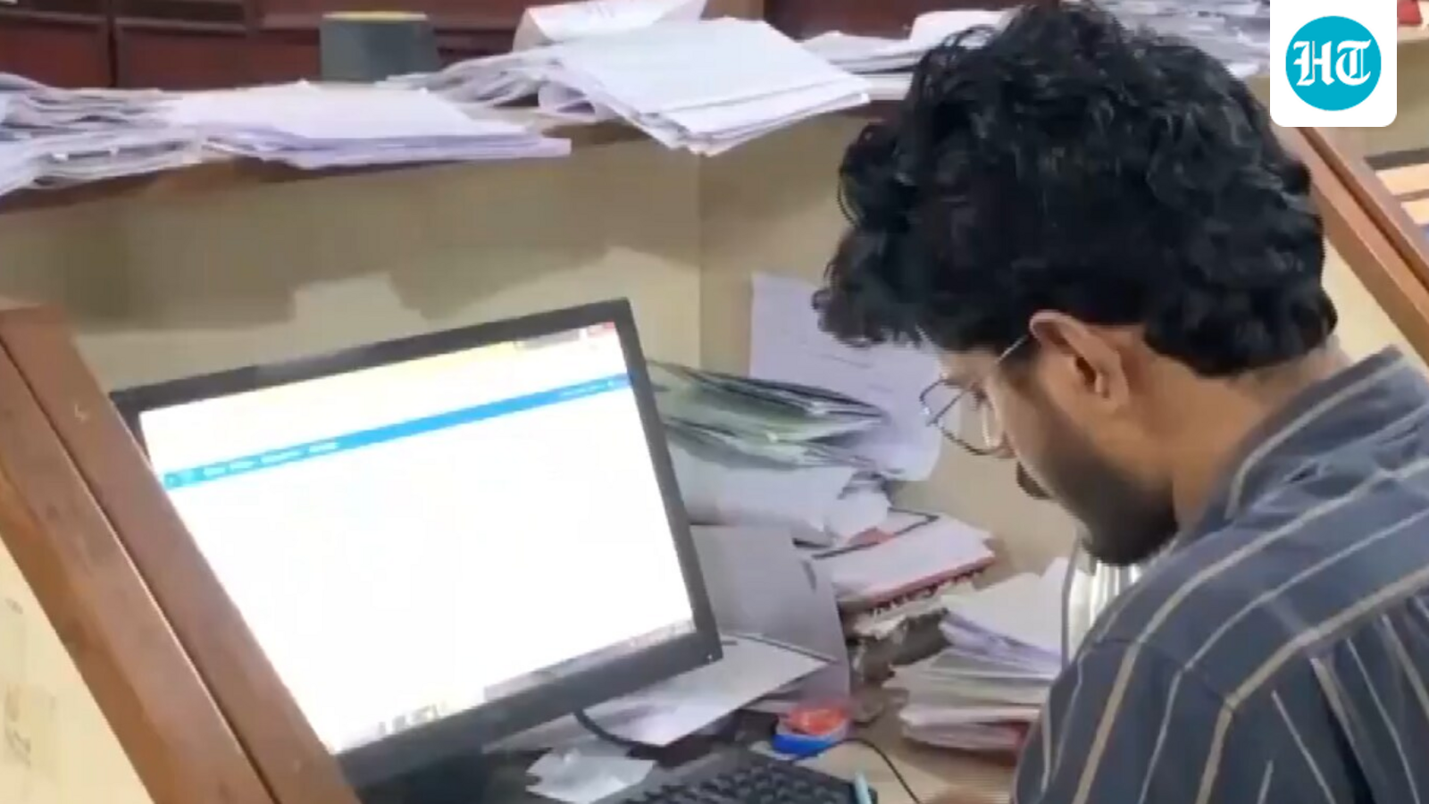 Kerala RTO employees' unique protest against promotion rules change, work 3 hours beyond office time