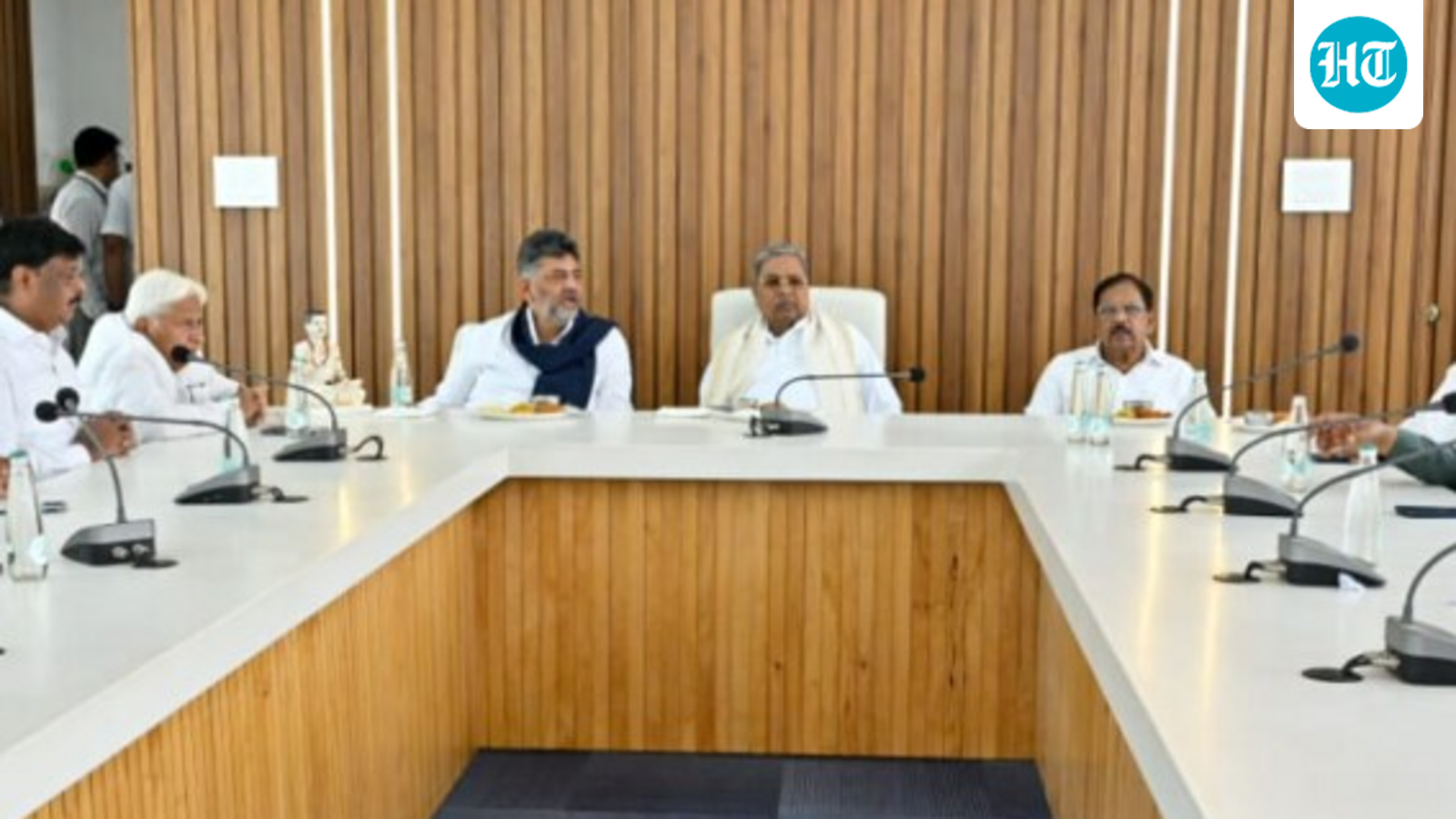 Karnataka CM news LIVE: Siddaramaiah wants Shivakumar to be CM, says minister; resignation and press conference at 3pm