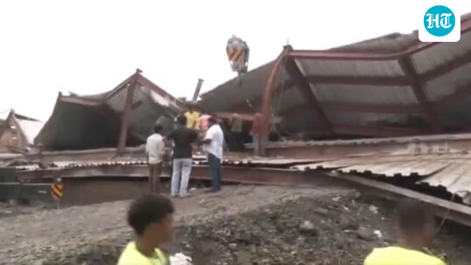 Under construction warehouse collapses in Bengal's Taratala; 10 rescued, many feared trapped