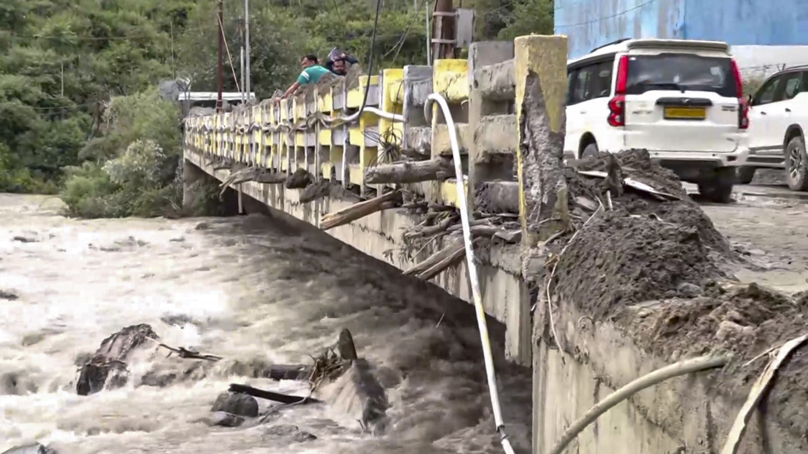 At least 17 dead as heavy monsoon rain triggers flash floods in Himachal Pradesh