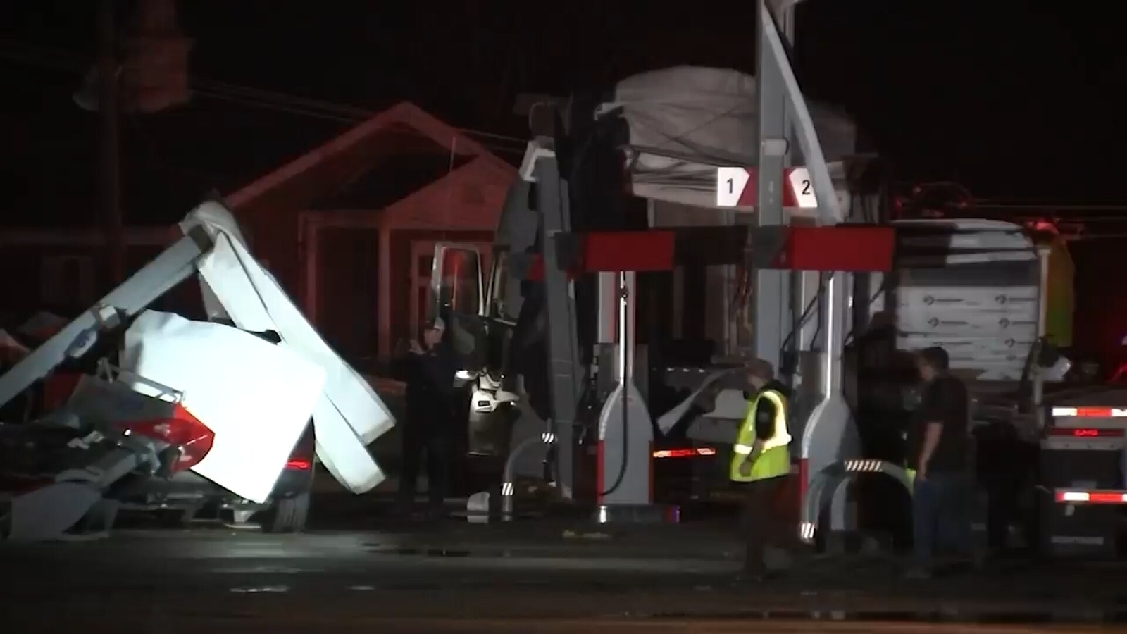 2 killed as 4 potential tornadoes wreak havoc, leave thousands without power in Indiana, Illinois