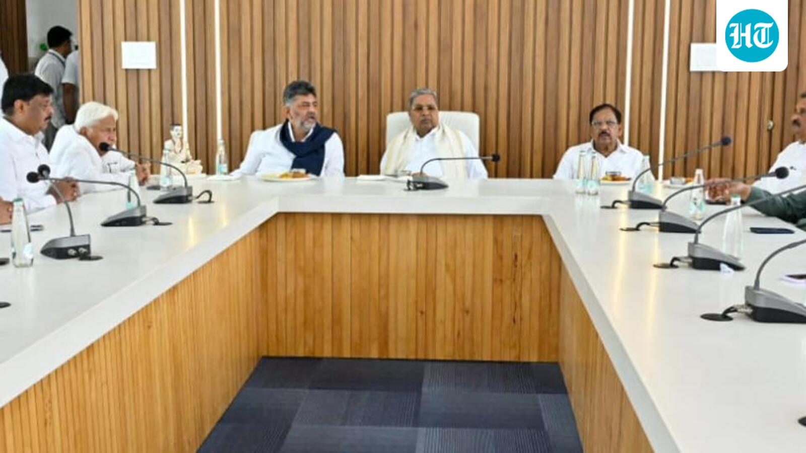 Siddaramaiah signals exit at meeting with ministers as Karnataka prepares for transition
