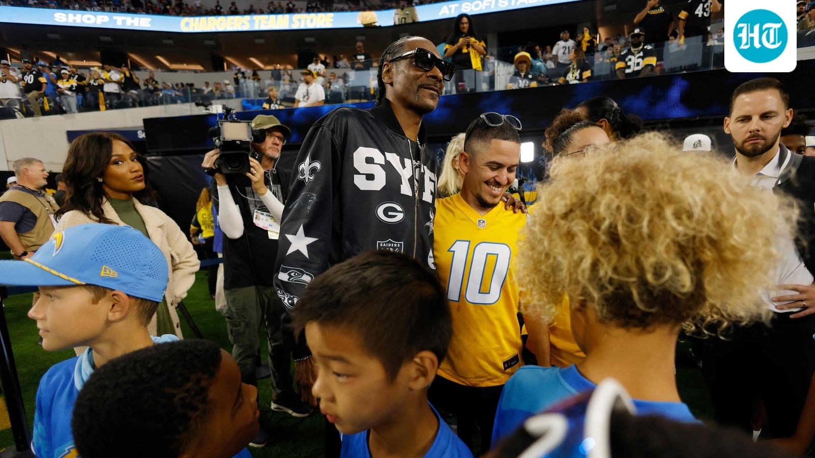 Snoop Dogg gives 4-word treat to fans before Vikings vs Lions halftime show; ‘setlist revealed’