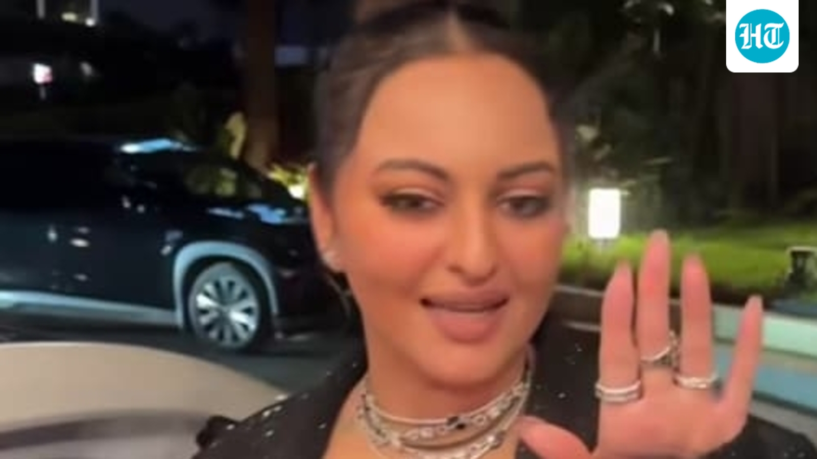 Sonakshi Sinha sets boundaries with paparazzi, refuses to enter her car until they stop clicking her