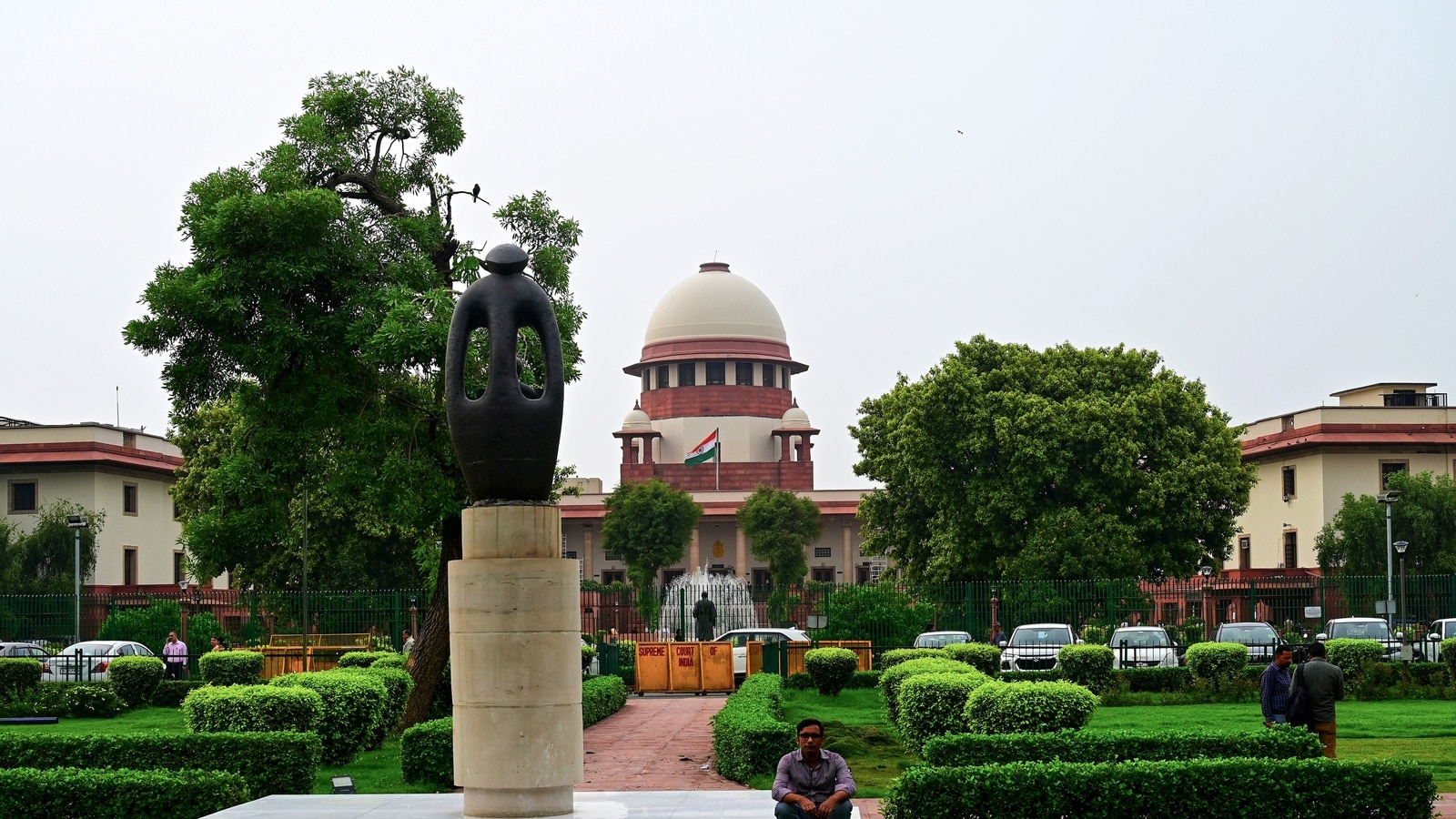 ‘Irretrievably broken down’: Granting divorce, SC directs man to give  ₹4 cr Mumbai flat to estranged wife
