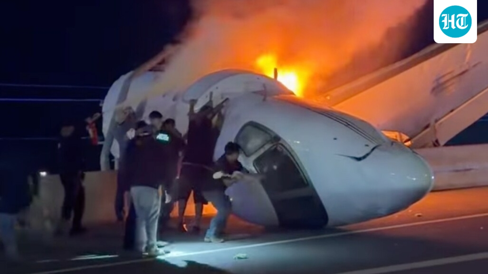 Private jet crashes onto Texas highway, erupts in flames; shocking video shows desperate attempt to save passengers
