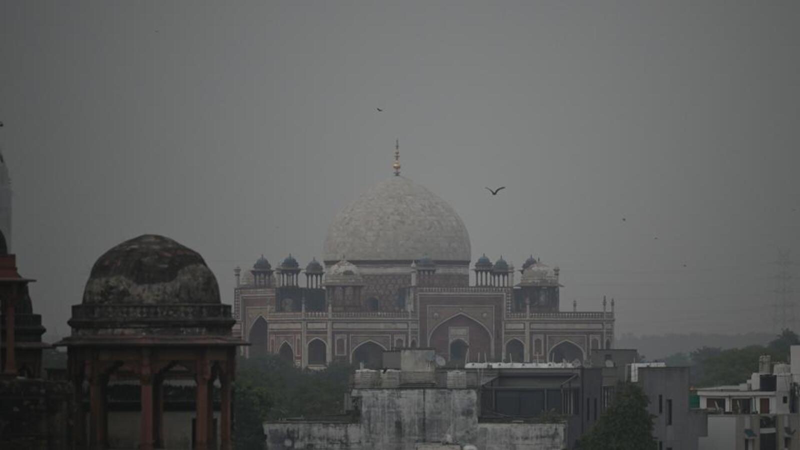 Pollution data unavailable amid technical glitches as haze envelopes Delhi