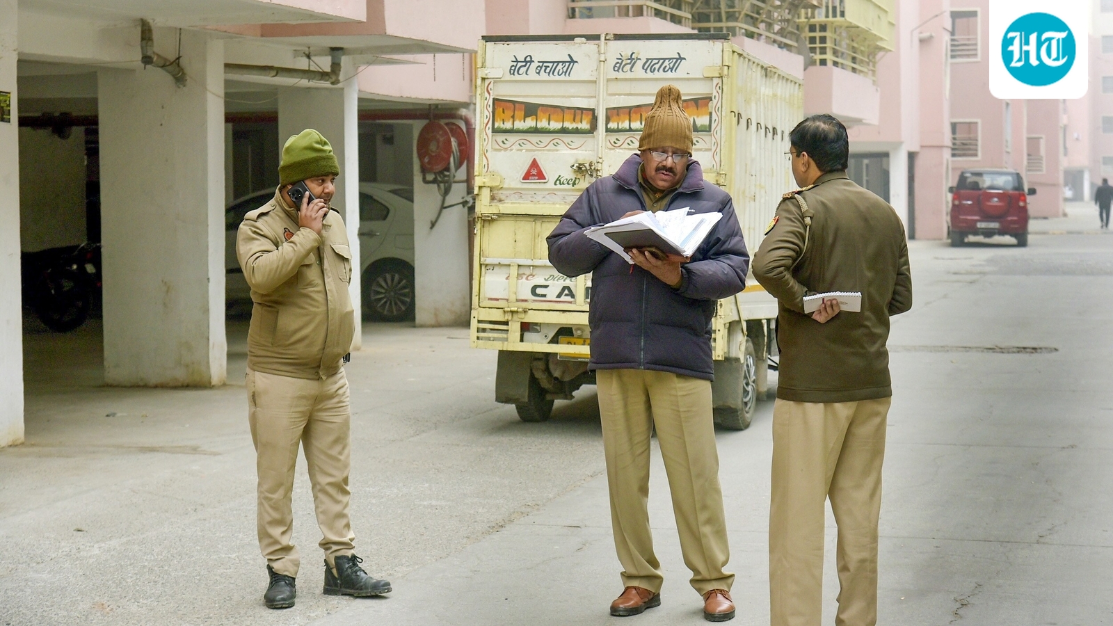 UP man strangles wife to death over suspicion of extramarital affair, walks into police station to confess