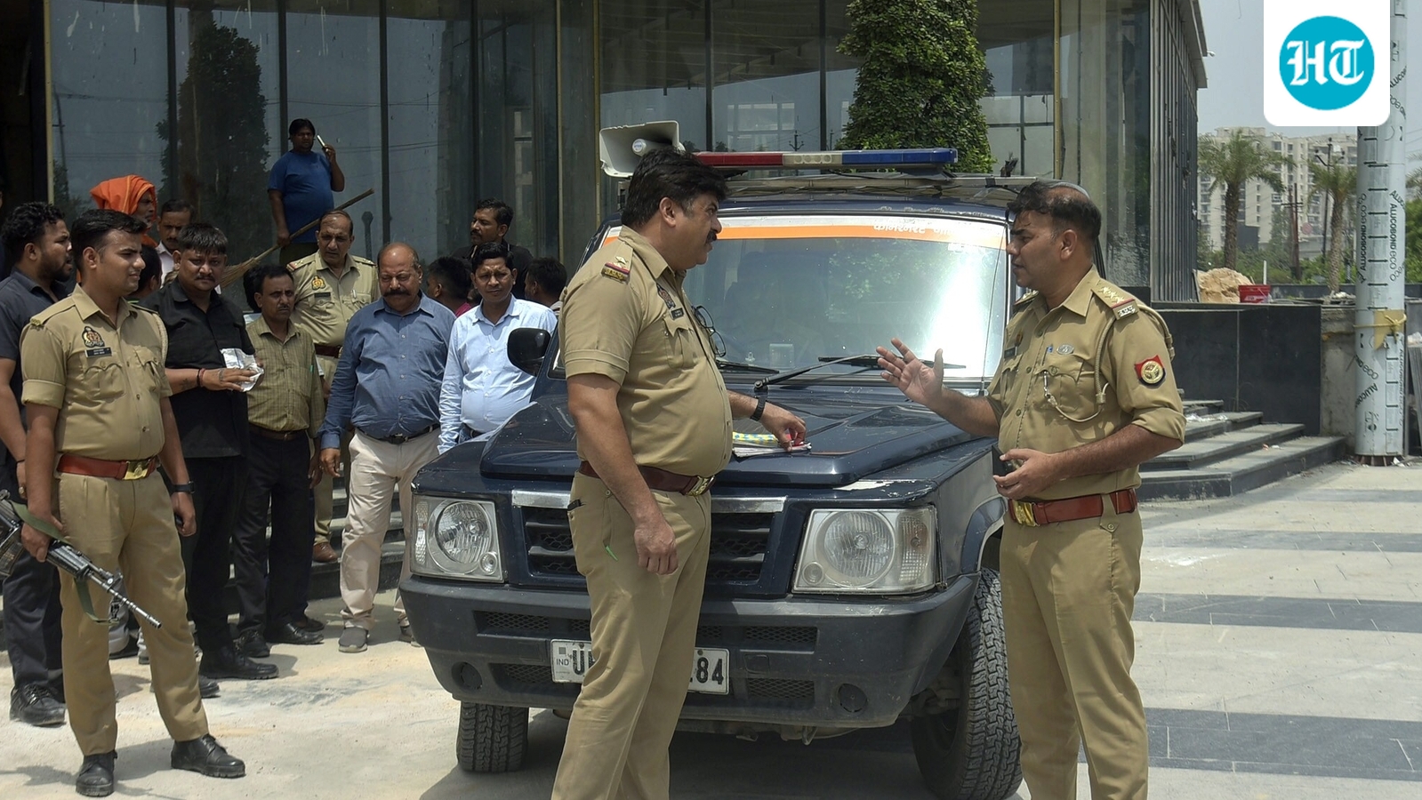 Kanwariyas vandalise pickup truck after vehicle allegedly brushed against Kanwar in UP's Muzaffarnagar