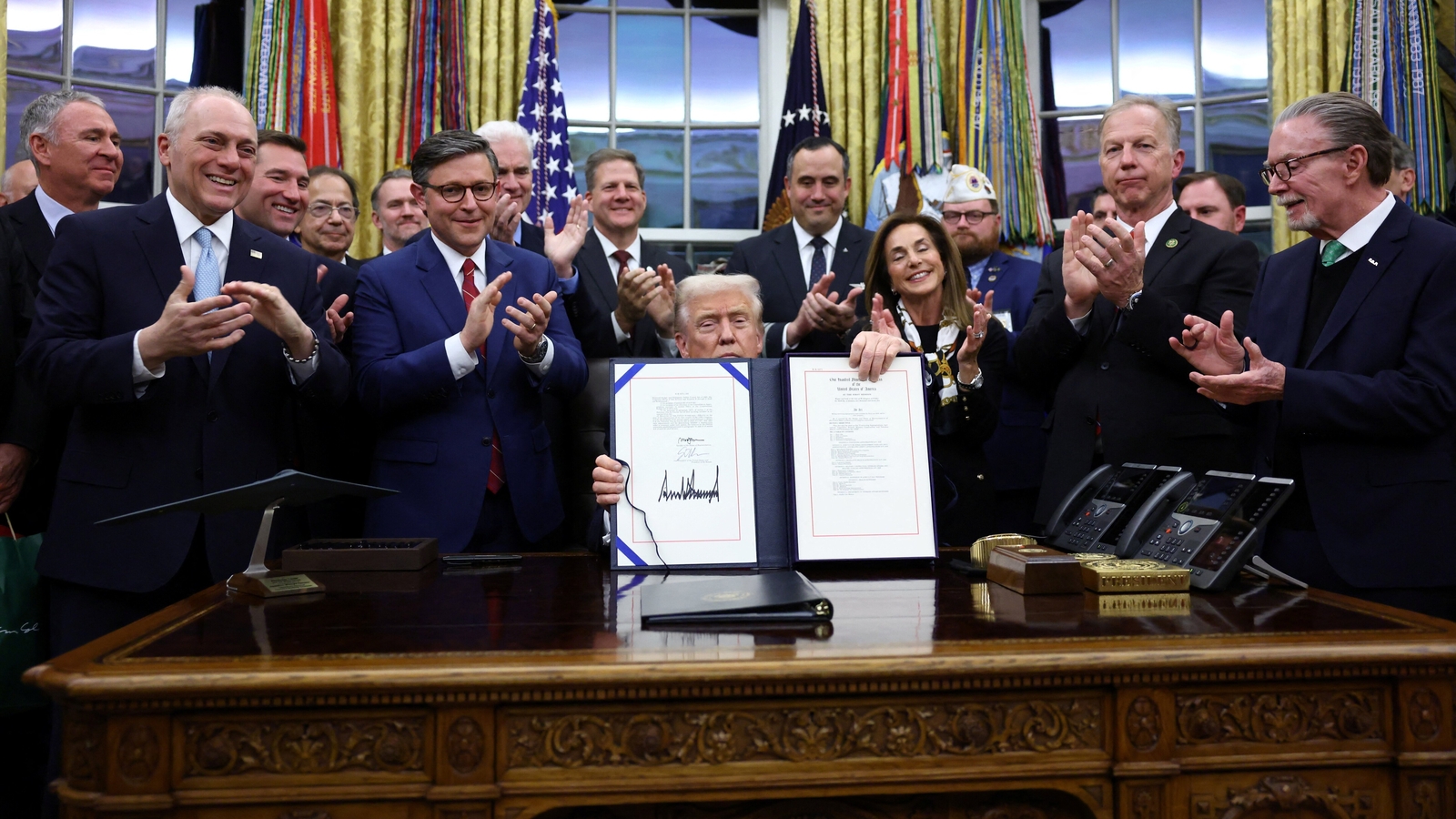Trump signs bill to end US govt shutdown, blames Democrats for flight delays, no paychecks